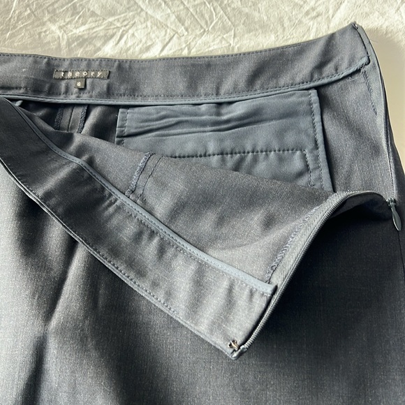 Theory skirt in dark blue size 6 - Picture 2 of 3
